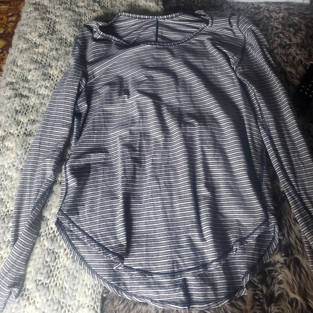 Lululemon Yogini 5 Year Long Sleeve Tee - Picture 1 of 3